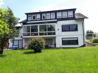 Einfamilienhaus mit Einliegerwohnung und ausgebautem Dachgeschoss