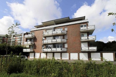 Wohnen, wo andere Urlaub machen: 2-Zi.-ETW mit Balkon und Garage