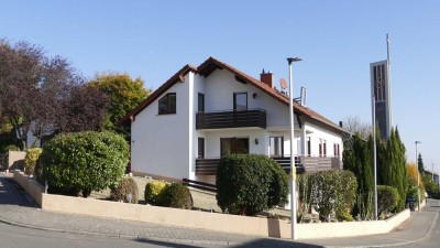 Hackenheim: 3-Zimmer-Wohnung mit Doppelgarage, 2 Balkonen und großzügiger Terrasse