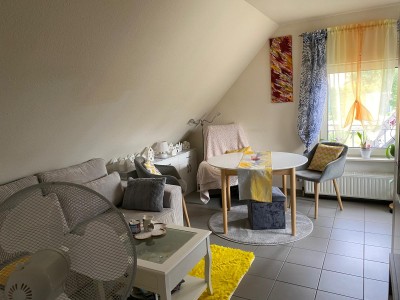 2 1/2 Zimmer mit Balkon und eigenem Eingang sowie Carport im  3 Familienhaus am Wald