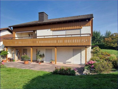 Großes Landhaus mit Einliegerwohnung
und schönen großen Garten 
in Stubenberg ( Niederbayern)