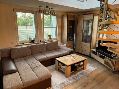 Traumhafte Maisonette-Wohnung mit Dachterrasse, EBK, Kaminofen, Luxus-Bad und Galerie in Oelsnitz