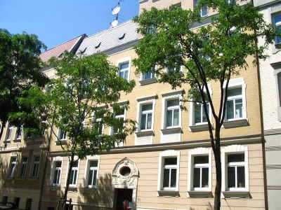 Schöne 3-Zi-WE -WG geeignet, mit Laminat, sep. Küche und Duschbad in der südlichen Innenstadt