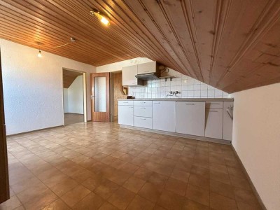 Attraktive und gepflegte 3-Zimmer-Dachgeschosswohnung in Hemau