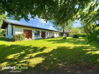 Bungalow mit zwei Wohneinheiten auf rund 1.800 m² großem Grundstück in Seewalchen am Attersee