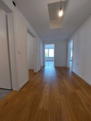 Frisch renovierte 3,5 Zimmer Wohnung in Mering zu vermieten.