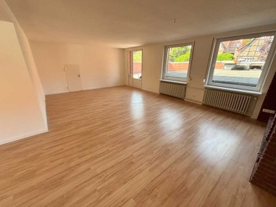 Großzügige 2,5-Zimmer-Wohnung mit Dachterrasse & Kamin