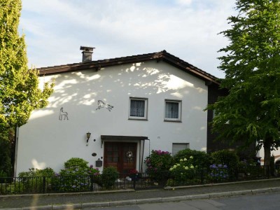 Freistehendes Wohnhaus mit Garage in schöner Lage in Reichshof-Eckenhagen