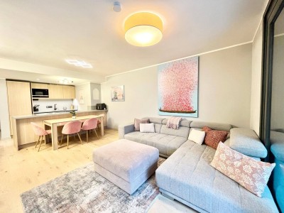 Neue zentrale 3-Zimmer-/2-Badezimmer-Wohnung mit Garten