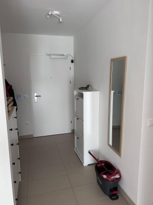 Nachmieter:in gesucht: Moderne 2-Zimmer Neubau Wohnung mit Balkon und Carport