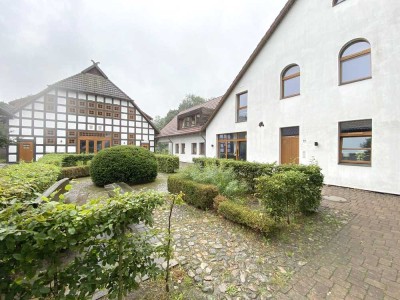 Schöne 3-Zimmer-Dachgeschosswohnung in ehemaliger Hofanlage