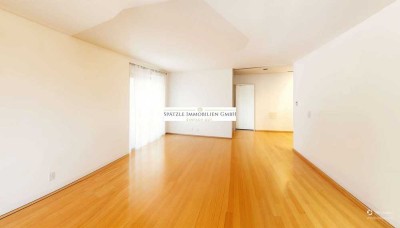 Sehr schöne helle 3 Zimmerwohnung, mit Balkon und große Garage.