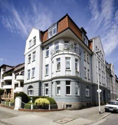 Großzügige neu sanierte 5-Zimmer-Wohnung mit Balkon, WG geeignet