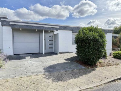 Großzügiger Winkelbungalow mit uneinsehbarem Patio in Erkrath-Unterfeldhaus