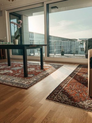Große, lichtdurchflutete Wohnung mit Balkon