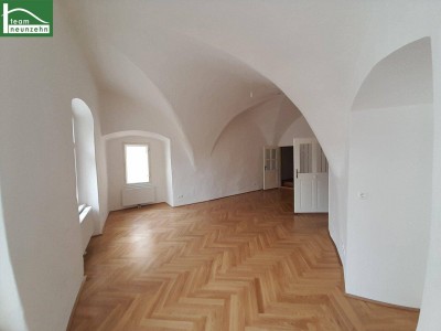 Außergewöhnliche Wohnung in der Fußgängerzone - Herrschaftliches Wohnen im denkmalgeschützten Patrizierhaus! UNBEFRISTET!
