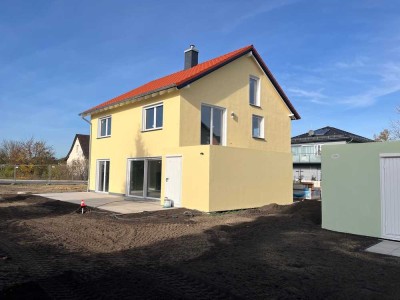 5-Zimmer-EFH mit gehobener Innenausstattung, Wärmepumpe, großer Terrasse, riesiger Dachboden 35 qm