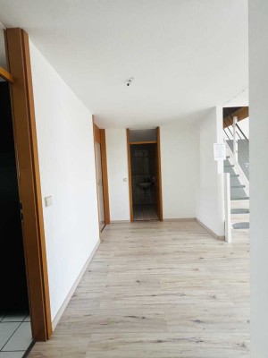 Wunderschöne 65qm Maisonette-Wohnung mit ausgebautem Dachstuhl ( zusätzliche 20qm) in sonniger Lage