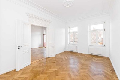 151 m² große Altbauwohnung mit Wintergarten und 2 Bädern – sofort einzugsbereit