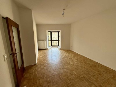 Helle frisch renovierte 3-Zimmer Wohnung im 3. OG mit Balkon in Castrop-Rauxel