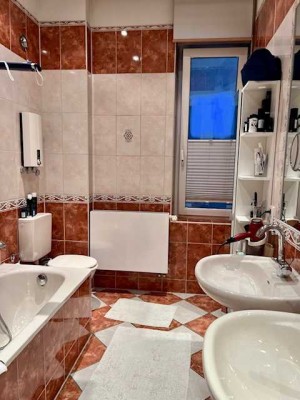 Gepflegte 5-Zimmer-Wohnung mit inkl. Küche Kamin & Terrasse