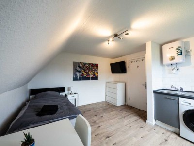Möblierte Einzimmerwohnung mit gemeinschaftlichem Badezimmer