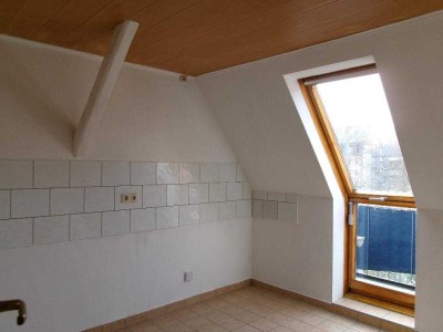Auerbach: 2 helle Zimmer, Balkon, Tageslichtbad m. Dusche, Aufzug