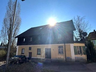 *Mehrfamilienhaus mit viel Potenzial - Sanierungsbedürftig*