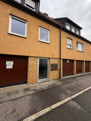 Sanierte 2-Raum-Wohnung mit Einbauküche in Esslingen