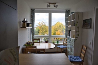 Sehr helle, schön sanierte 3-Zimmerwohnung mit Küche, Balkon und Gäste-WC in Gö