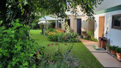 Perfekt für Famillien + Paare | Modernisiertes Reiheneckhaus mit Garten, Garage und Ausbaupotential