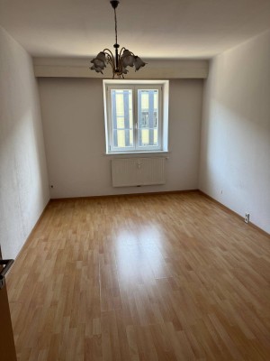 Freundliche 3-Zimmer-Wohnung mit Balkon und Einbauküche in Innsbruck