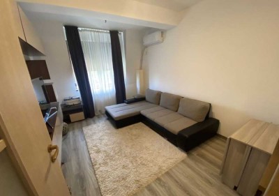 Freundliche und vollständig renovierte 2-Zimmer-Wohnung mit Balkon und EBK in Langenhagen