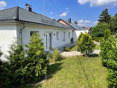 Eleganter Energiespar - Winkelbungalow mit unverbaubarem Blick