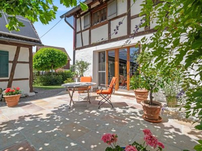 Ein Schmuckstück - modern saniertes 
Bauernhaus mit Gartenhaus & Ferienwohnung
