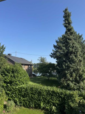 Einfamilienhaus mit direktem Rheinblick