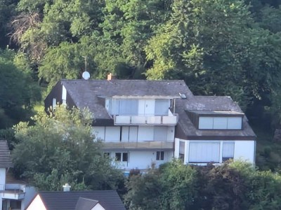 Moderne und großzügige  Dachgeschosswohnung in traumhafter Lage mit Blick auf die Burg