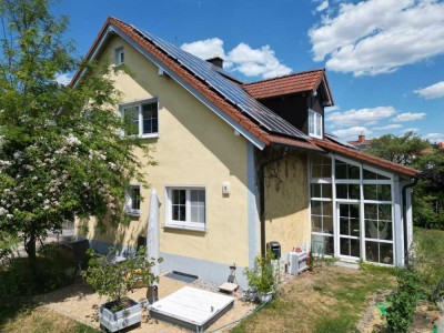 Nachhaltig wohnen: Massivhaus mit PV-Anlage, Wärmepumpe & Lüftungsanlage (Klasse A)