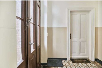 Teilmöbliertes 2-Raum-Apartment in denkmalgeschützten, gepflegten Altbau