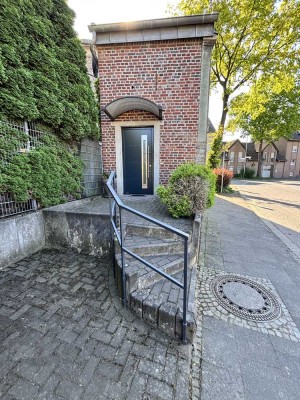 Modernisierte 4-Raum-Wohnung mit Einbauküche in Jüchen
