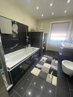 Großzügige 4-Zimmer-Wohnung im sanierten Zustand - sofort bezugsfrei