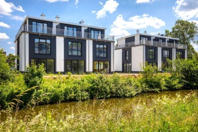 Modernes, lichtdurchflutetes Stadthaus mit Balkon, Dachterrasse und Wasserblick!!!
