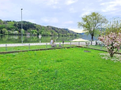 Ein/Zweifamilienhaus mit DONAUBLICK u. direkten Donauzugang