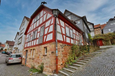 Charmantes, saniertes Fachwerkhaus in Ortenbergs Altstadt mit Balkon und WBS-Pflicht