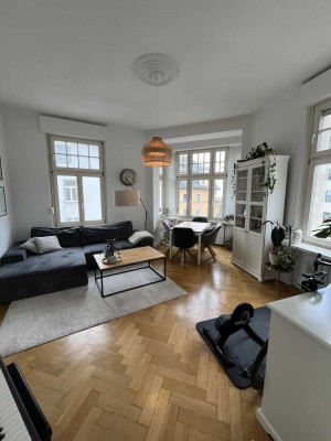 Schöne, helle Altbauwohnung im Zentrum