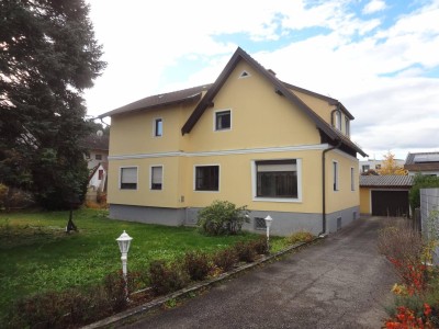 GEDIEGENES HAUS MIT ZWEI WOHNEINHEITEN UND GROSSEM GARTEN!