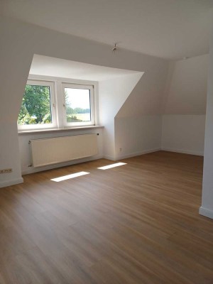 Helle Dachgeschosswohnung in ruhiger Lage