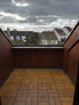 Esslingen-Rüdern: Schöne 2-Zimmer DG Maisonette Wohnung mit Balkon