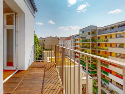 Friedrichshain genießen: Helle Maisonette mit Balkonen und Landhausdielen