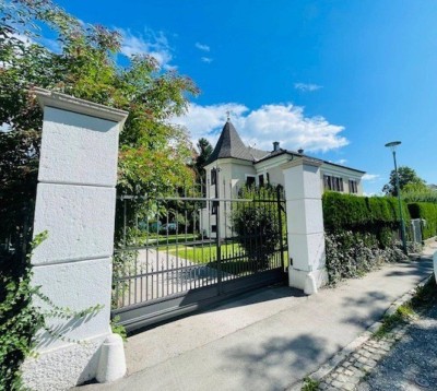 Herrschaftliches Wohnen in luxuriöser Villa!